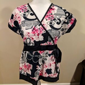EUC Los Angeles Rose Floral Scrub Top